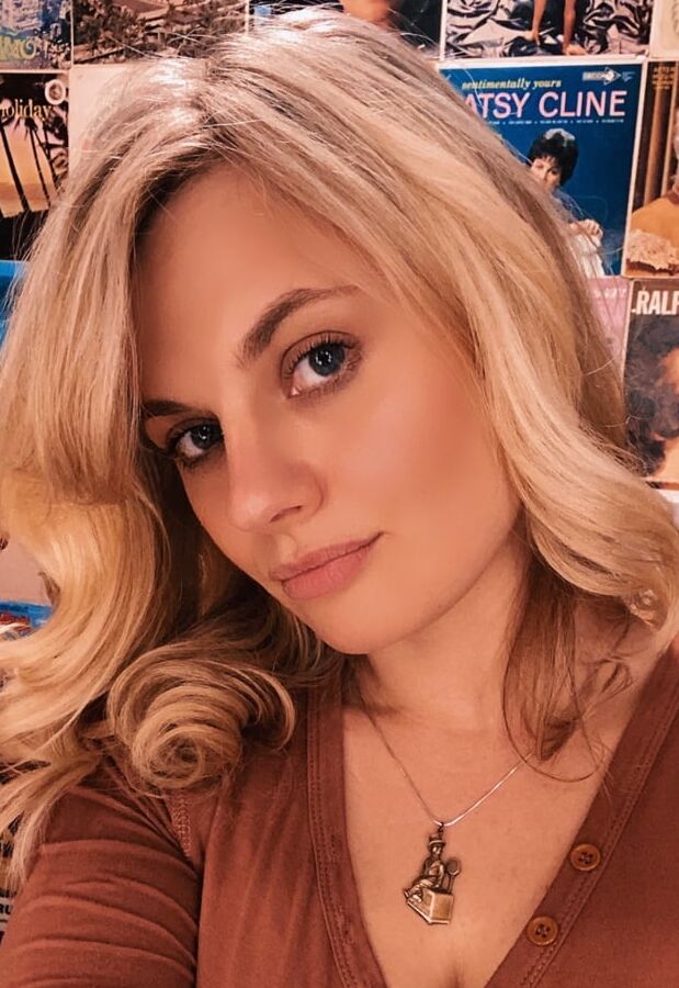 Tia ballard (gorgeous blonde voice actress)
