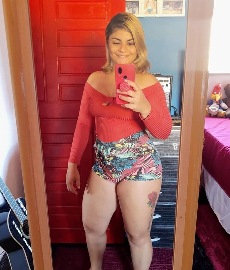 PUTA DO INSTAGRAM: Karina Oliveira