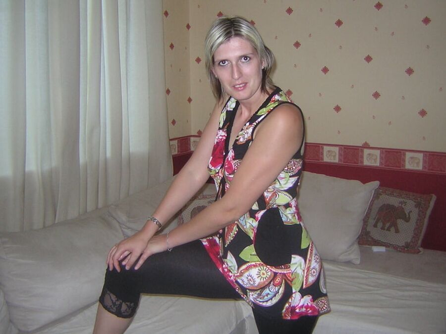 French amateur in sexy pose