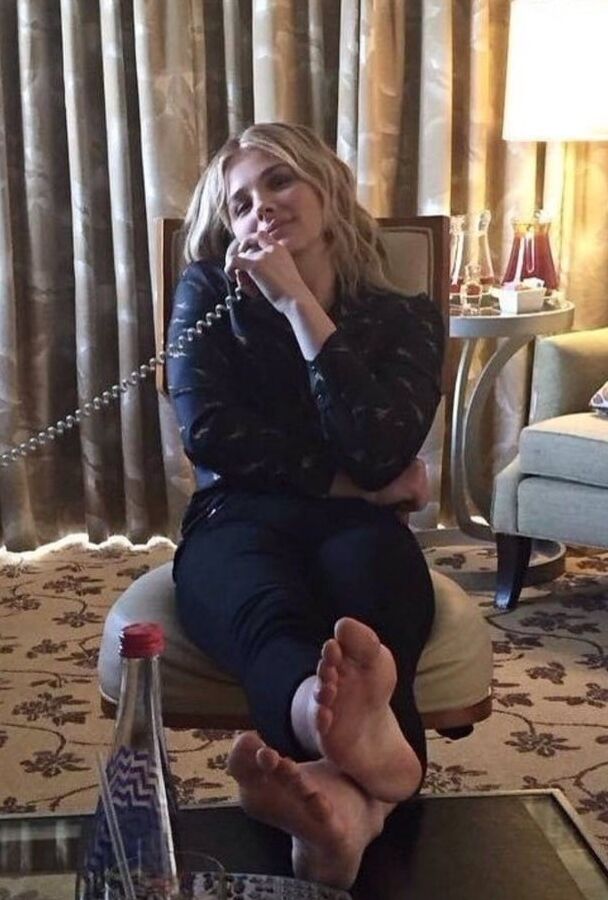Chloe&;s toes