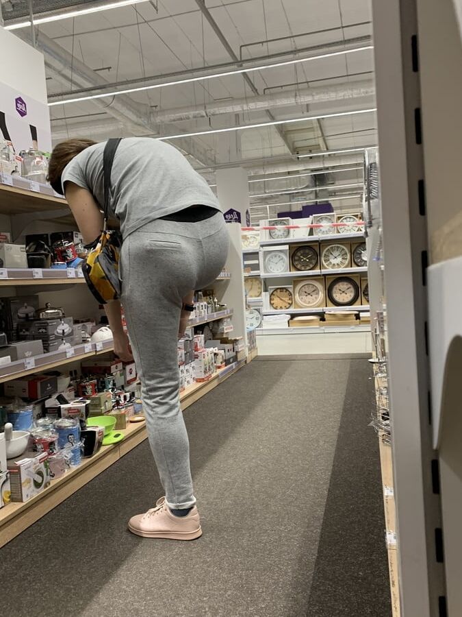 Milf mature cameltoe and nice ass