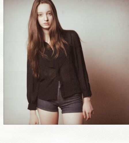 Emma Dumont tiny dancer