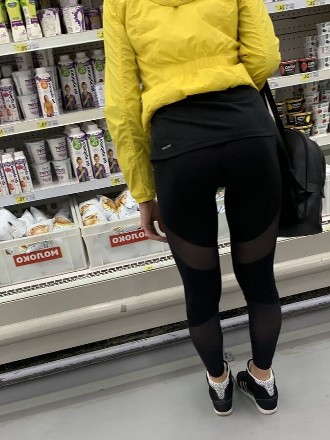 Perfect ass in leggings
