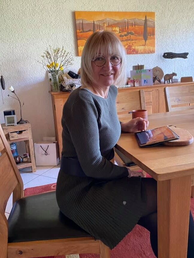 Geile alte Vergwaltigungs Matratze in Nylons