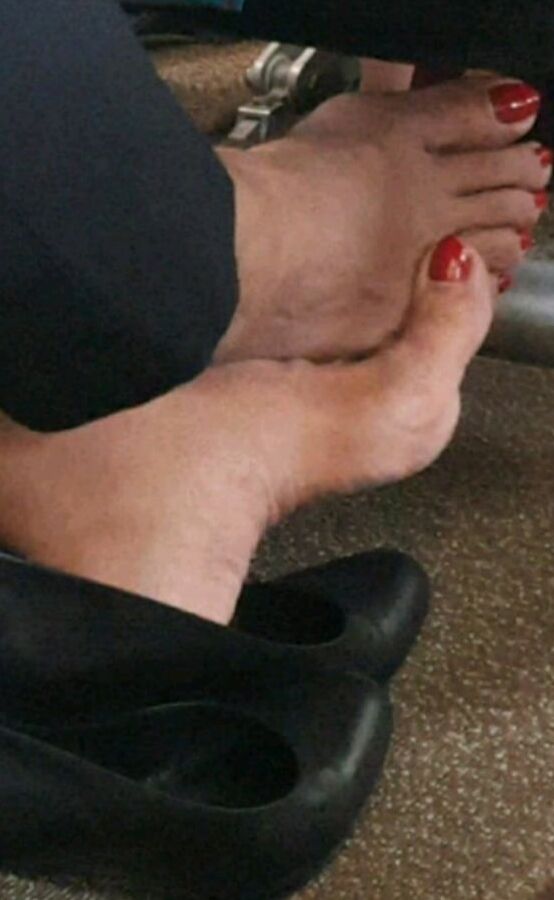 Voyeur sexy feet, legs and asses