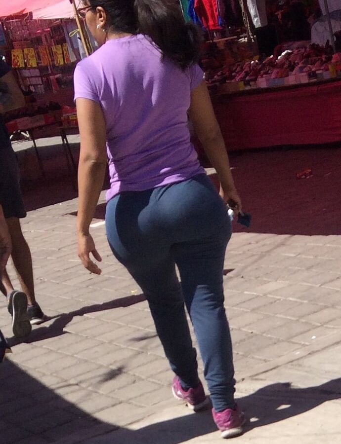 Madura culona en mercado