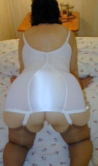 Girdle, Mieder, Shapewear und Heels I