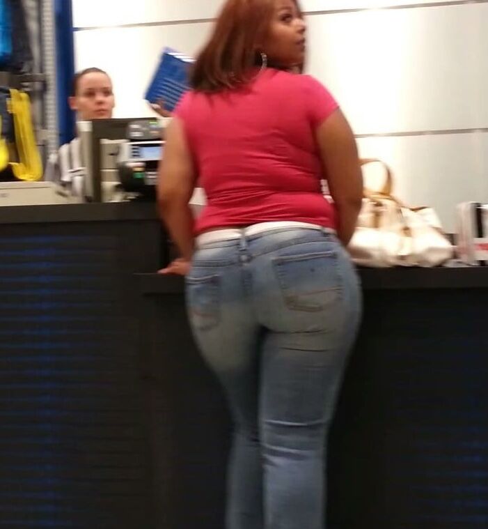 Sexy ass Latina Milf