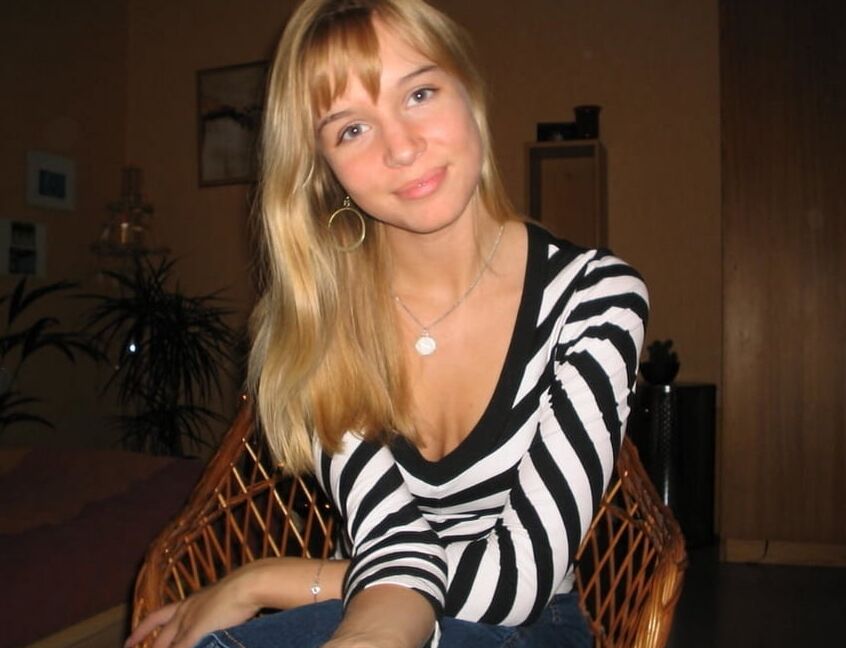 Amateur gorgeous blonde