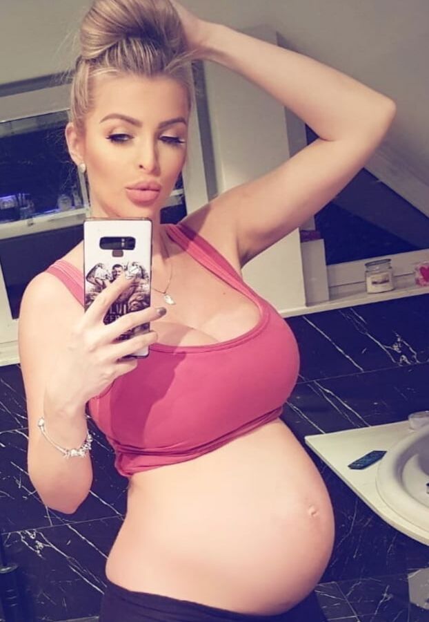Amazing Sexy Pregnant Insta Girl Posts