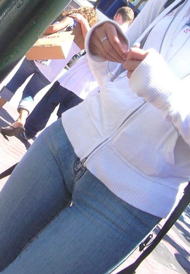 That sexy hint of camel toe....