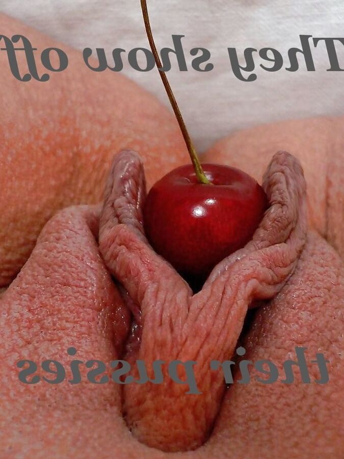They show off their pussies