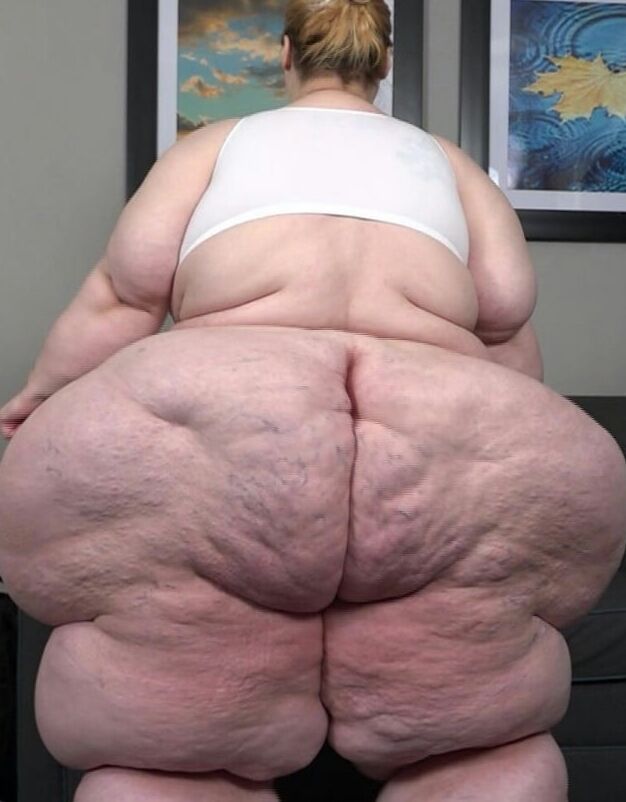 Double Butt - SSBBW With Four Ass Cheeks