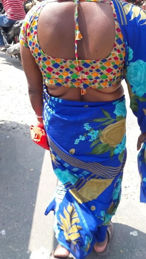 Aunt saree hip folds