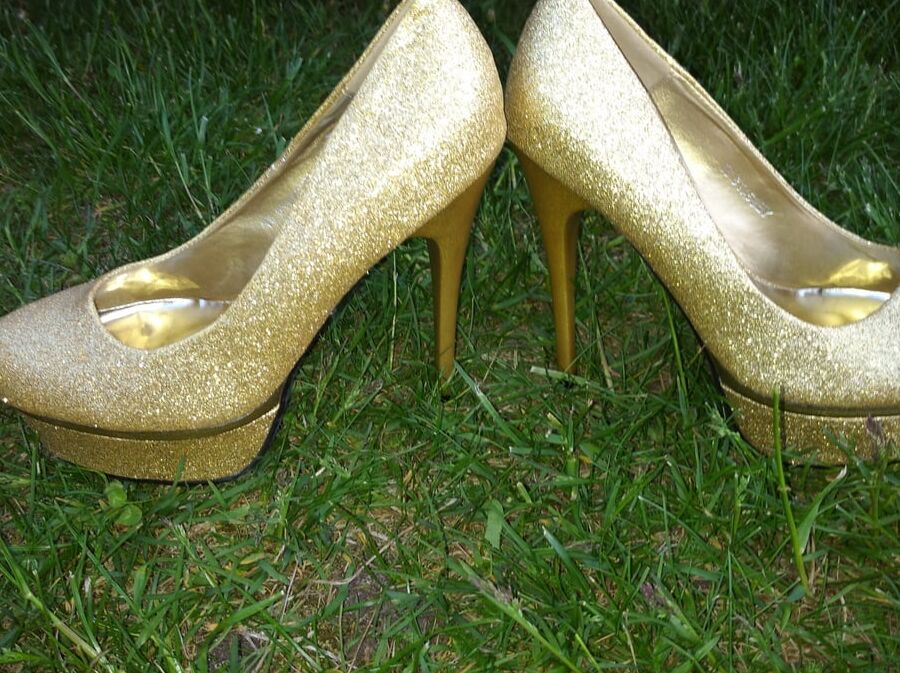 heels gold