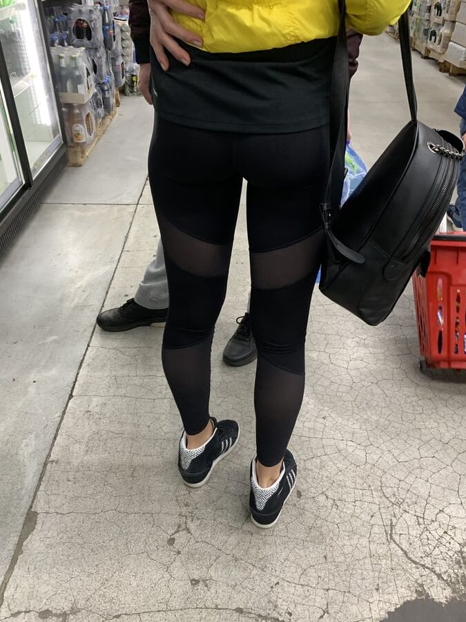 Perfect ass in leggings