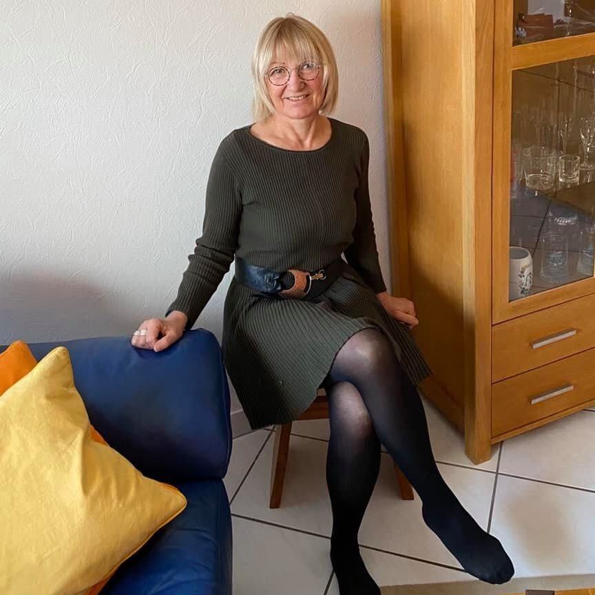 Geile alte Vergwaltigungs Matratze in Nylons