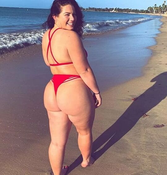 Peeping amateur on the beach