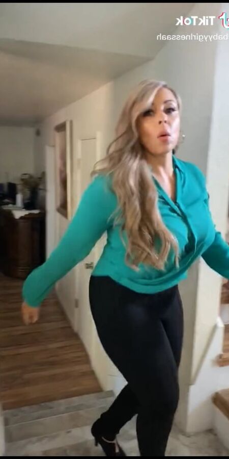 Tik Tok Females