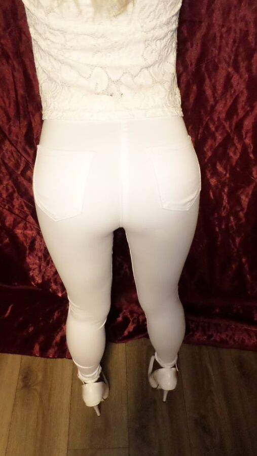 White heels and white jeans