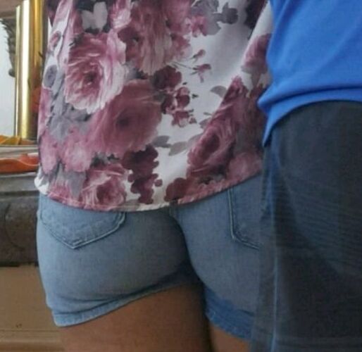 Voyeur sexy feet, legs and asses