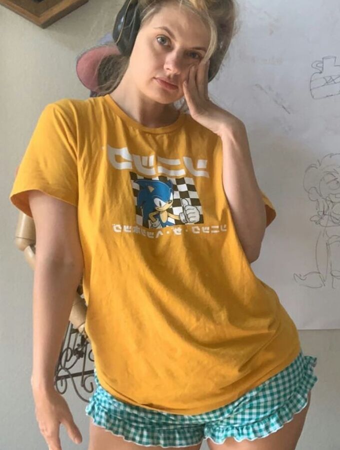 Tia ballard (gorgeous blonde voice actress)