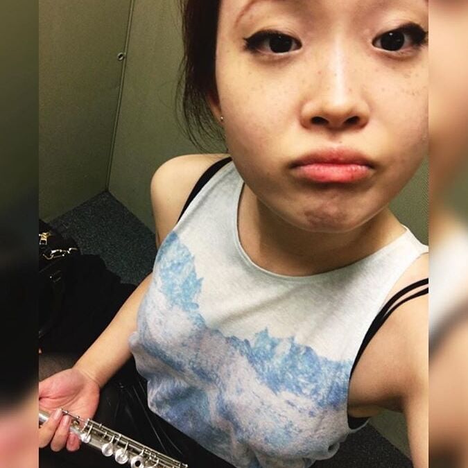AZN HOTTTSMoking bitch