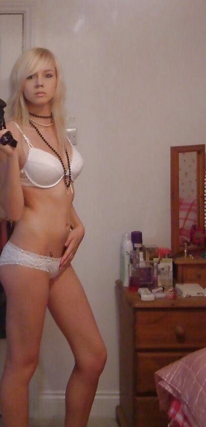PNG big boobs mama pose