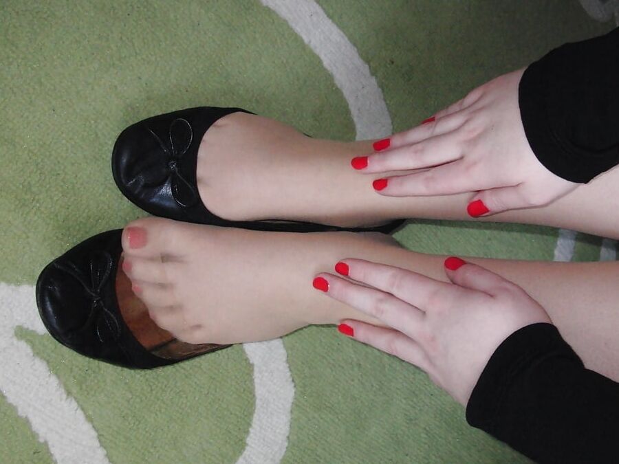Nylon Feet in Flats &amp; Ballerinas