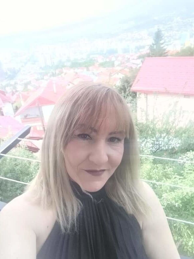 Natasa i Sanela razvedene drolje zeljne mladjeg kurca SLUT