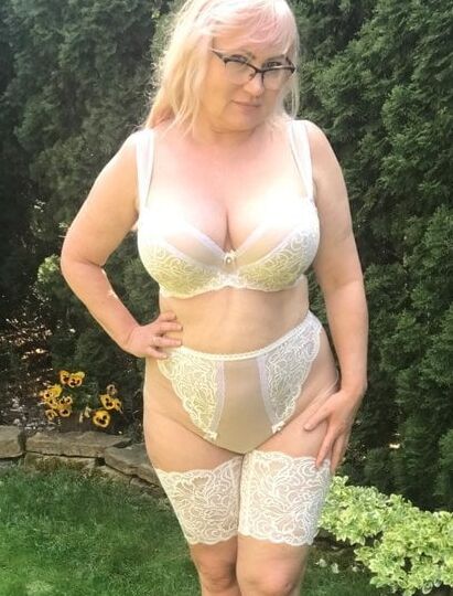 sexy plus size ladies in lingerie