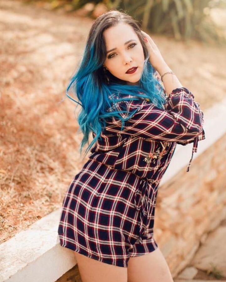 Laura (kel react)
