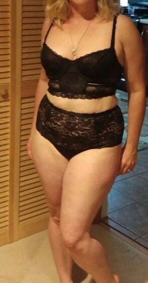 amateures and matures in bra and panty mix