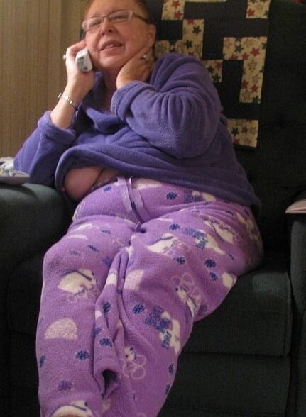 Voyeur boobs mother