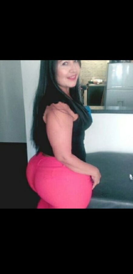 Mamacita Nalgona madura Jennifer