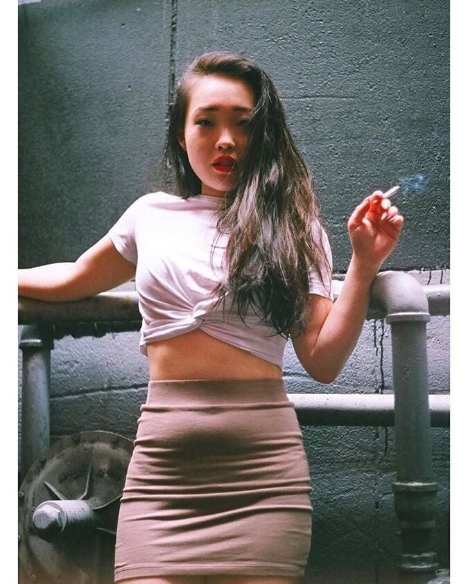 AZN HOTTTSMoking bitch