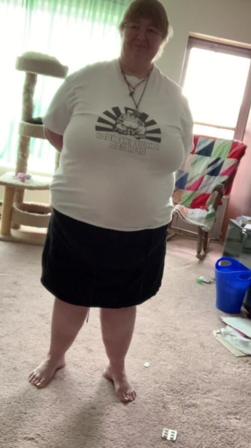 Hoodyman SSBBW . Pervert exposing fat pigs .