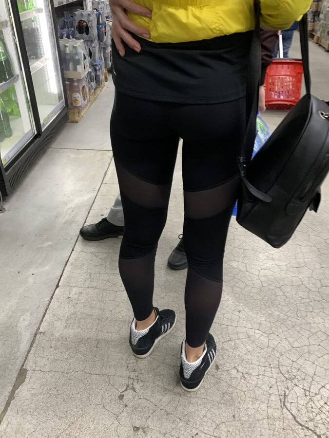 Perfect ass in leggings