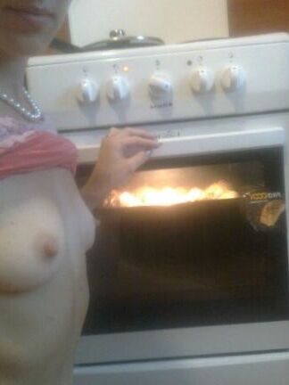 Sexy babe likes to show pussy