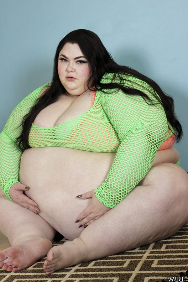 Beach Ball Babes - The Roundest BBW &amp; SSBBW
