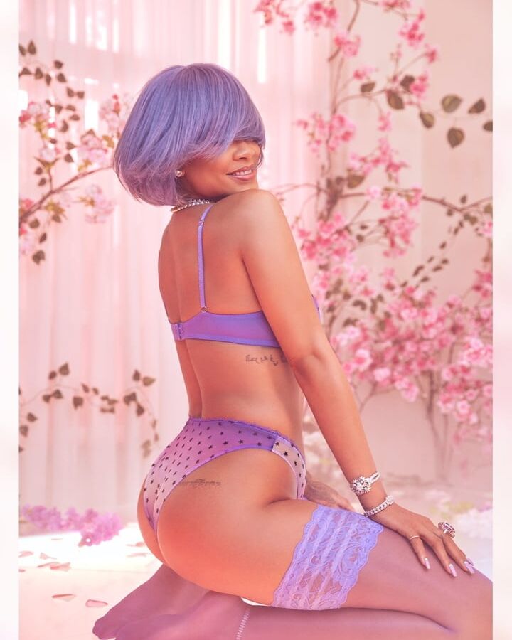 Rihanna hot
