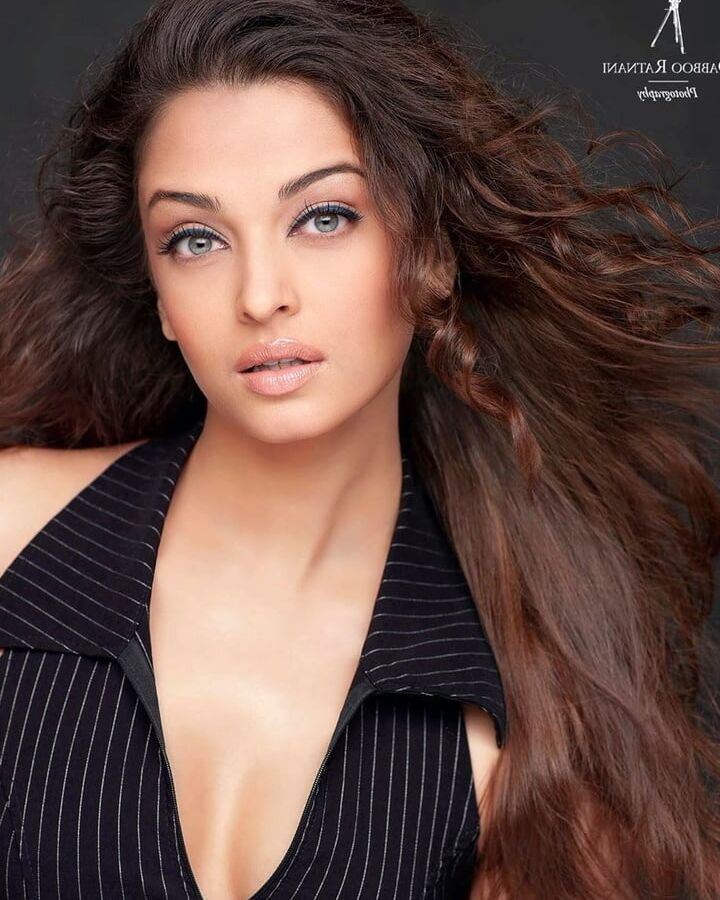 Aish in black