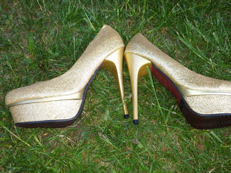 heels gold