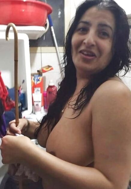 Mature mom brunette olgun anne naked banyo legs turk turkish