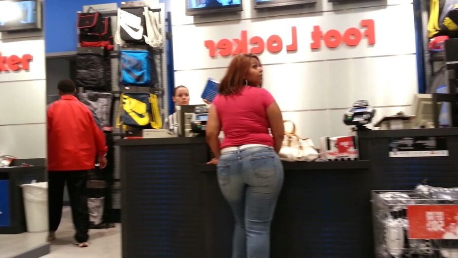 Sexy ass Latina Milf