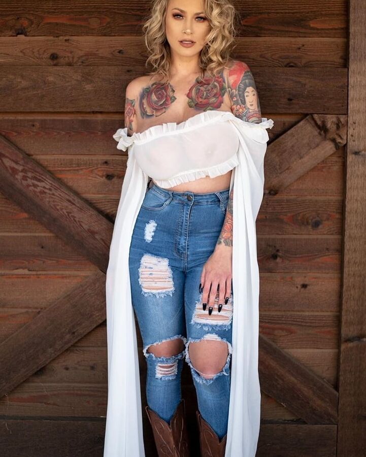 Ashley Nicole Shelton inked busty babe