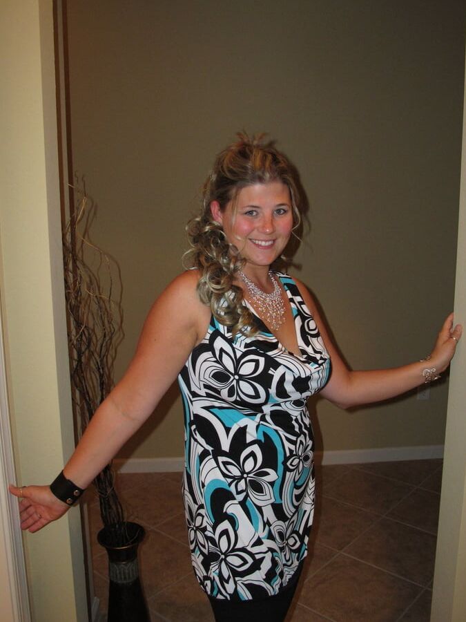 Super sexy curvy MILF