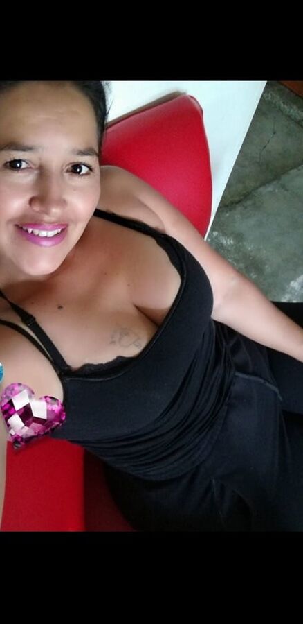 Mamacita Nalgona madura Jennifer