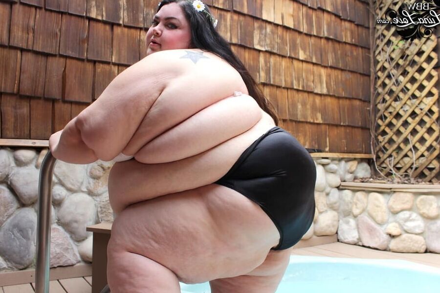 Beach Ball Babes - The Roundest BBW &amp; SSBBW