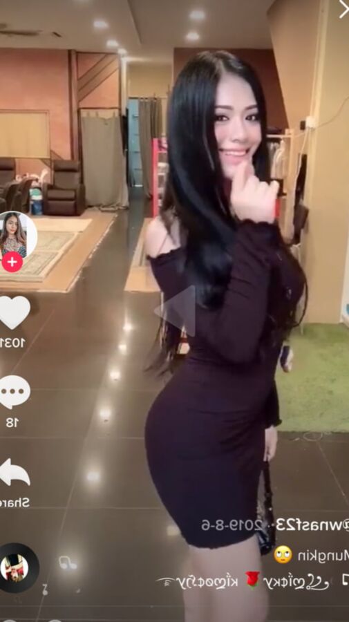 Unknown hot mom